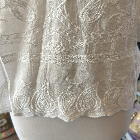 NWOT “Amber Shea” white crochet lace blouse - Picture 3 of 6
